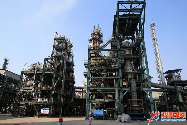 不少進(jìn)駐新型化工基地的企業(yè)建成投產(chǎn)。本報(bào)記者賀德敬攝.jpg