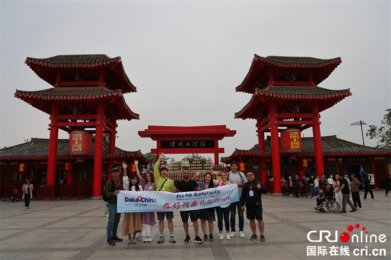 【2023打卡中國(guó)】外國(guó)網(wǎng)紅身入“清明上河圖” 在開封來一場(chǎng)“穿越”_fororder_4N6A9506.JPG