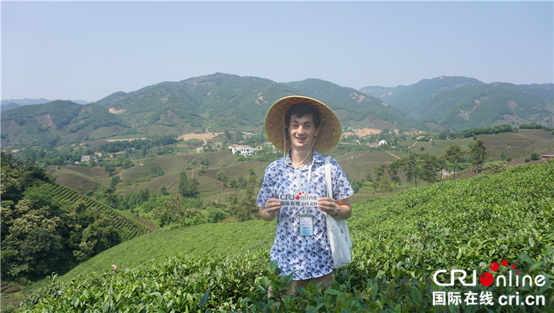 萬畝茶園香四方 “一帶一路”國際青年細(xì)品信陽毛尖韻味_fororder_微信圖片_20230601172253